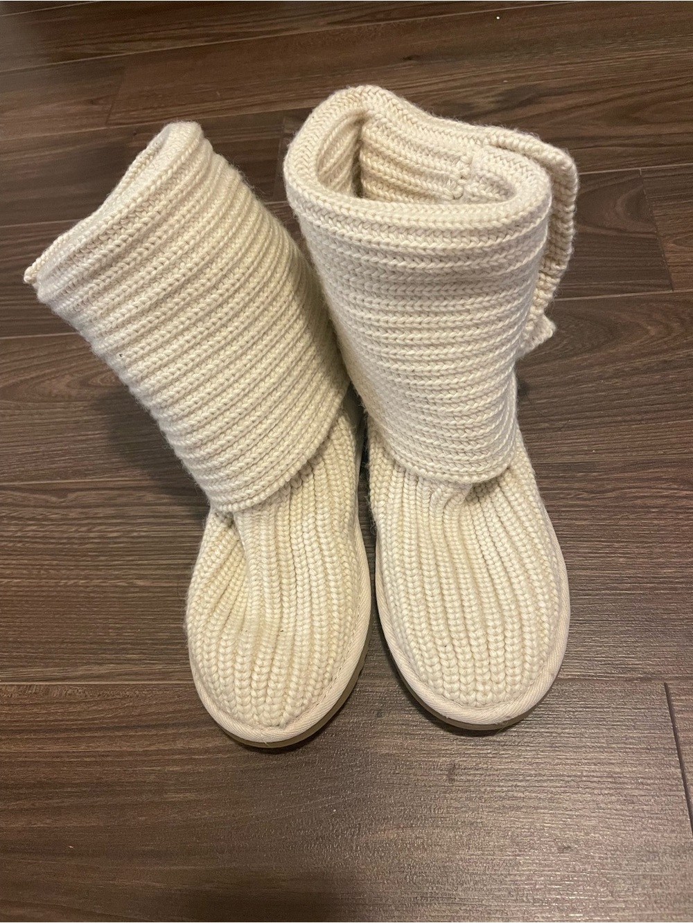 UGG Classic Cardy Knit Boots Cream w/ Wooden Buttons | Womens US 6 | Like New